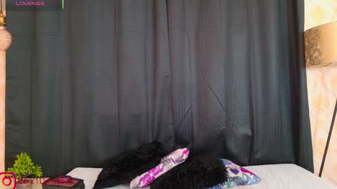 Snapshot of denise_wolfe chatting on 10.20.25 Denisse online show from 10.20.25