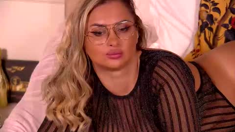 Snapshot of denisseperry chatting on 10.29.25 Ela online show from 10.29.25