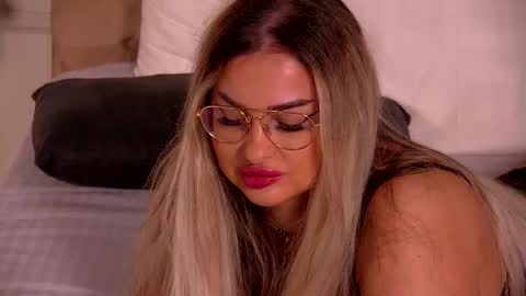 Snapshot of denisseperry chatting on 02.05.26 Ela online show from 02.05.26