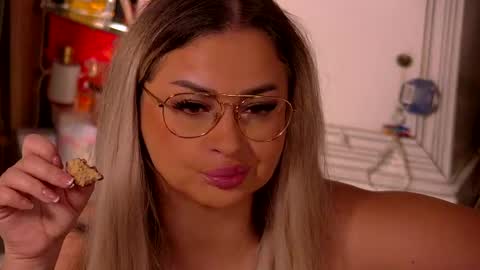 Ela online show from 04.12.26