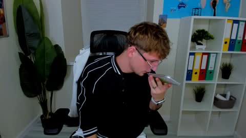 Dennis online show from 11.24.25