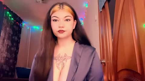 Snapshot of dennyrokisky chatting on 05.19.26 Leila online show from 05.19.26