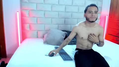 Snapshot of denzelvelez chatting on 01.11.26 David online show from 01.11.26