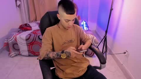 Snapshot of dereck_boyy_ chatting on 05.11.26 Dereck Boy online show from 05.11.26