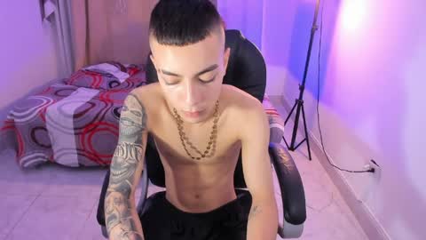 Snapshot of dereck_boyy_ chatting on 05.12.26 Dereck Boy online show from 05.12.26