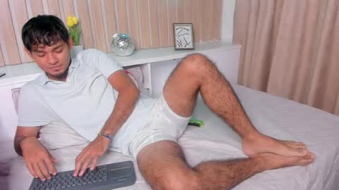 Snapshot of dereck_g chatting on 04.17.26 dereck_g online show from 04.17.26