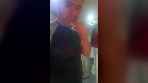 Snapshot of dereck_mills3 chatting on 04.15.26 Dereck Mills3 online show from 04.15.26