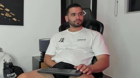 Snapshot of dereck_vega chatting on 12.08.24 Dereck Vega online show from 12.08.24