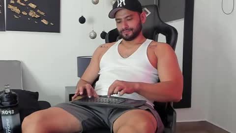 Snapshot of dereck_vega chatting on 12.19.24 Dereck Vega online show from 12.19.24