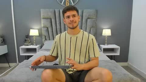 Snapshot of derek_hussain chatting on 12.26.24 Derek Hussain online show from 12.26.24