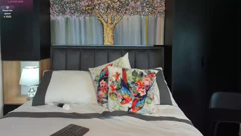 Snapshot of derek_hussain chatting on 01.04.25 Derek Hussain online show from 01.04.25