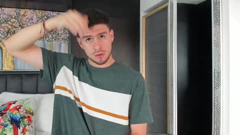 Snapshot of derek_hussain chatting on 01.04.25 Derek Hussain online show from 01.04.25