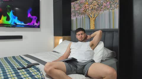 Snapshot of derek_hussain chatting on 01.22.25 Derek Hussain online show from 01.22.25