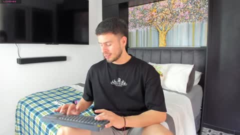 Snapshot of derek_hussain chatting on 01.23.25 Derek Hussain online show from 01.23.25