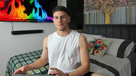 Snapshot of derek_hussain chatting on 01.24.25 Derek Hussain online show from 01.24.25