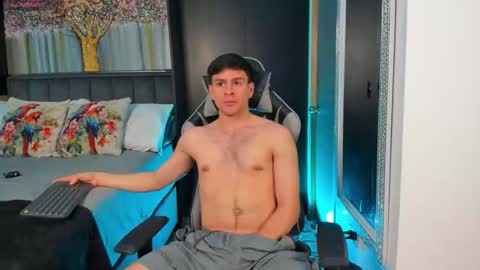 Snapshot of derek_hussain chatting on 09.23.25 Derek Hussain online show from 09.23.25