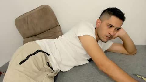 Snapshot of derek_vall chatting on 03.05.25 derek_vall online show from 03.05.25