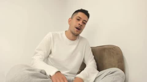 Snapshot of derek_vall chatting on 03.07.25 derek_vall online show from 03.07.25