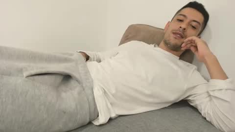 Snapshot of derek_vall chatting on 03.07.25 derek_vall online show from 03.07.25