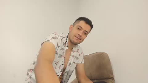 Snapshot of derek_vall chatting on 03.08.25 derek_vall online show from 03.08.25