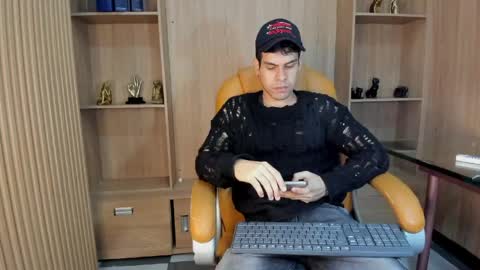 Snapshot of derek_voss chatting on 04.25.26 derek_voss online show from 04.25.26