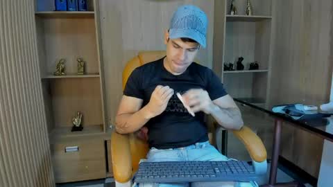 Snapshot of derek_voss chatting on 04.28.26 derek_voss online show from 04.28.26
