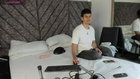 Snapshot of derek_voss chatting on 05.27.26 derek_voss online show from 05.27.26