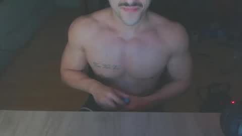 Snapshot of derekhuge chatting on 11.03.25 derekhuge online show from 11.03.25