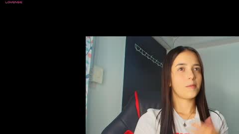 Snapshot of derly_cuervo703031 chatting on 05.17.26 derly_cuervo703031 online show from 05.17.26