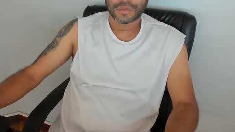 Snapshot of derrik_ chatting on 06.07.26 online show from 06.07.26