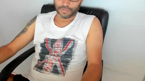 Snapshot of derrik_ chatting on 06.08.26 online show from 06.08.26