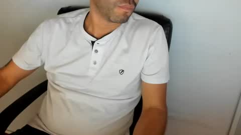 Snapshot of derrik_ chatting on 08.06.26 online show from 08.06.26