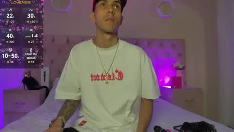 Snapshot of derrymeyers chatting on 05.18.26 derrymeyers online show from 05.18.26