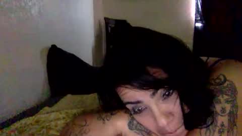 Snapshot of desertbeauty420 chatting on 04.19.26 desert beauty420 online show from 04.19.26
