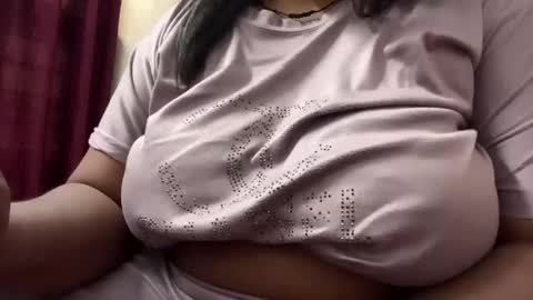 Snapshot of desi_punjabn chatting on 09.27.25 simran online show from 09.27.25