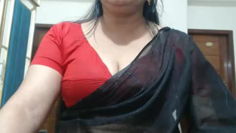 Snapshot of desimaisa130 chatting on 04.25.26 Maisa online show from 04.25.26