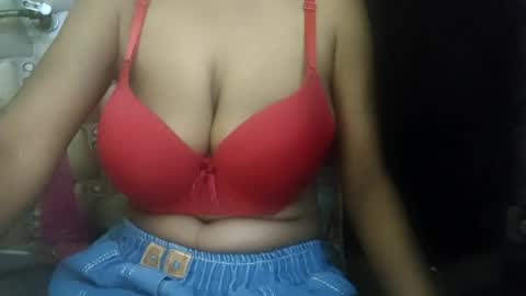Snapshot of desiprincess35 chatting on 06.24.26 desiprincess35 online show from 06.24.26