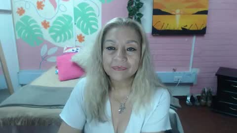 Snapshot of desire_latin chatting on 04.23.26 VALERIA online show from 04.23.26