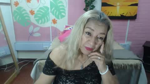 Snapshot of desire_latin chatting on 05.25.26 VALERIA online show from 05.25.26