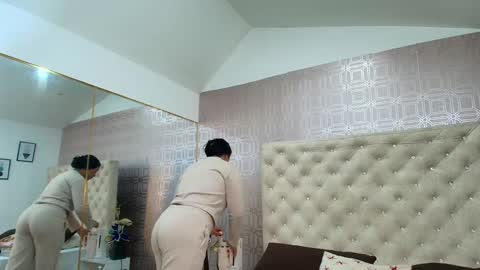 Snapshot of desire_sara chatting on 01.14.25 Sara Desire online show from 01.14.25