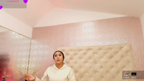 Snapshot of desire_sara chatting on 01.15.25 Sara Desire online show from 01.15.25