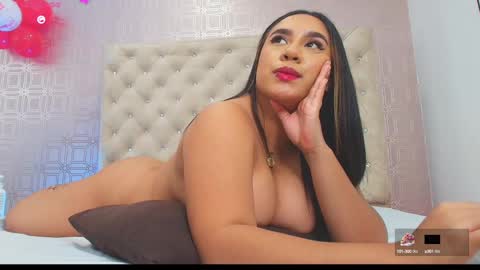 Snapshot of desire_sara chatting on 02.14.25 Sara Desire online show from 02.14.25