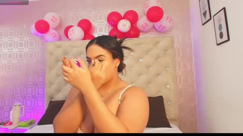 Snapshot of desire_sara chatting on 02.18.25 Sara Desire online show from 02.18.25