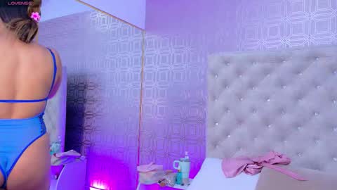 Snapshot of desire_sara chatting on 10.09.25 Sara Desire online show from 10.09.25