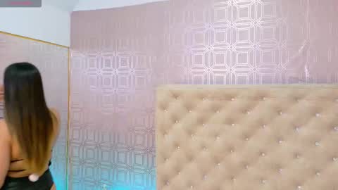 Snapshot of desire_sara chatting on 11.22.25 Sara Desire online show from 11.22.25