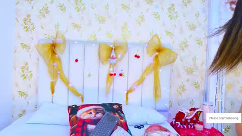 Snapshot of desire_sara chatting on 12.18.25 Sara Desire online show from 12.18.25