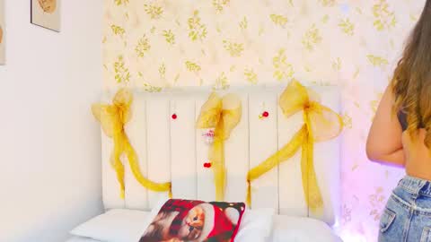 Snapshot of desire_sara chatting on 01.06.26 Sara Desire online show from 01.06.26