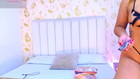 Snapshot of desire_sara chatting on 01.14.26 Sara Desire online show from 01.14.26