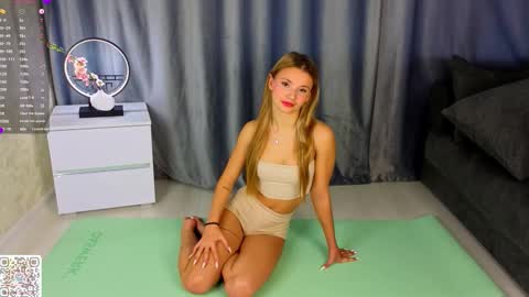 Snapshot of desireeclipse chatting on 03.10.26 Willow online show from 03.10.26