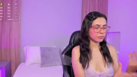 Snapshot of desireee_ chatting on 05.02.26 desire online show from 05.02.26